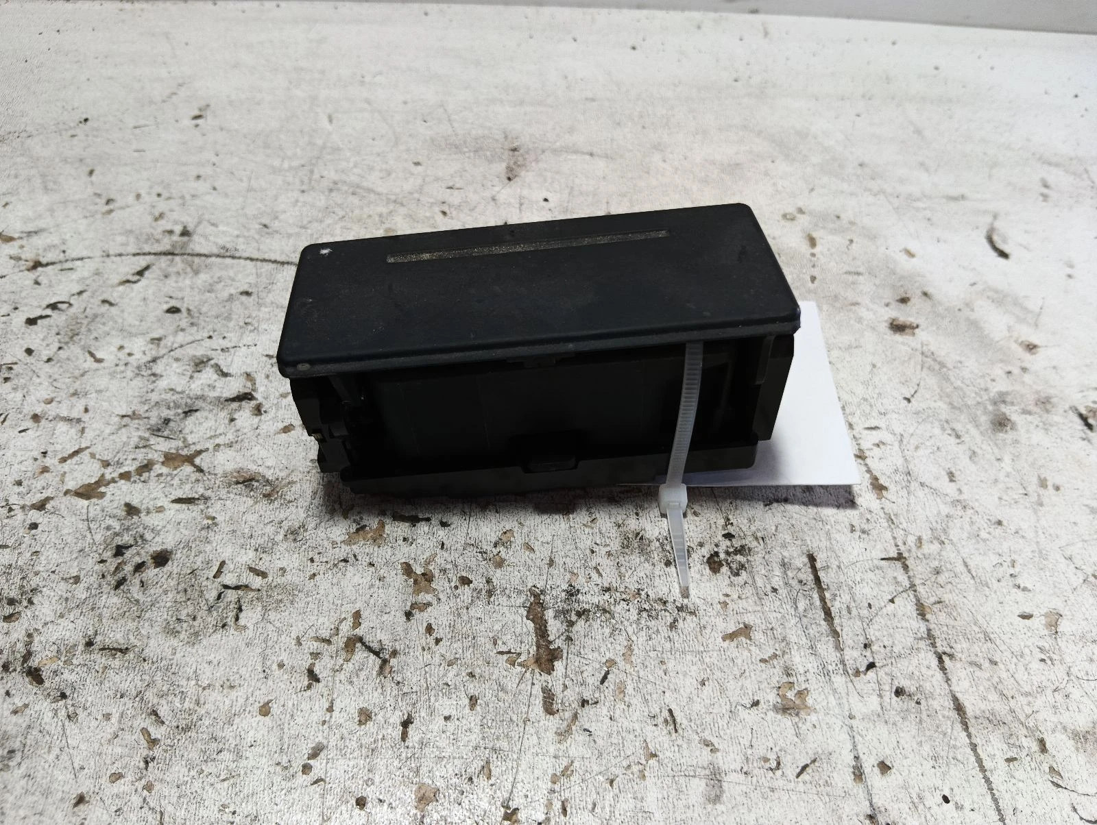 пепелник задна дясна врата 4G8857406A Audi A6