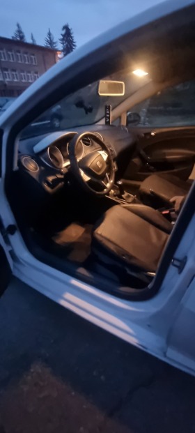 Seat Ibiza 1.6 TDI , снимка 5 - Автомобили и джипове - 44661605