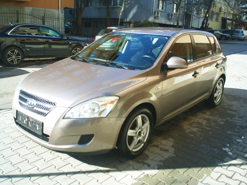 Kia Ceed 1.4 16V 105k.c., снимка 7 - Автомобили и джипове - 48079599