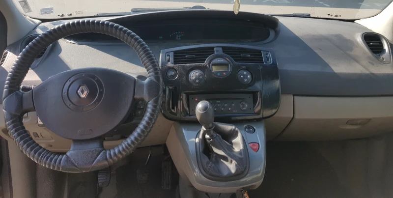 Renault Scenic 2.0i-16V, снимка 8 - Автомобили и джипове - 51292111
