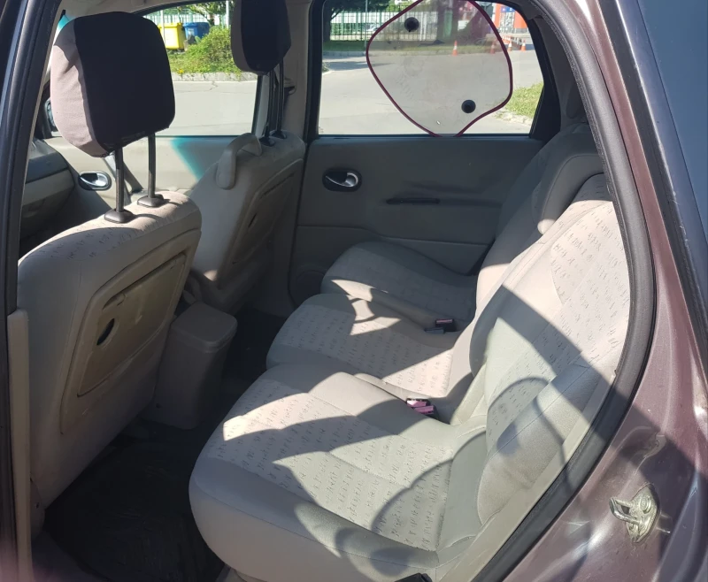Renault Scenic 2.0i-16V, снимка 9 - Автомобили и джипове - 51292111