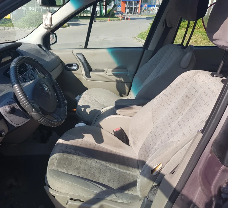 Renault Scenic 2.0i-16V, снимка 13 - Автомобили и джипове - 51292111