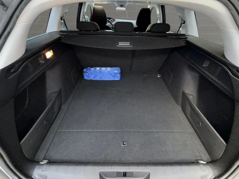 Peugeot 308  ACTIVE 1.5 e-HDI 102  Гаранция 2 години, снимка 13 - Автомобили и джипове - 52614009