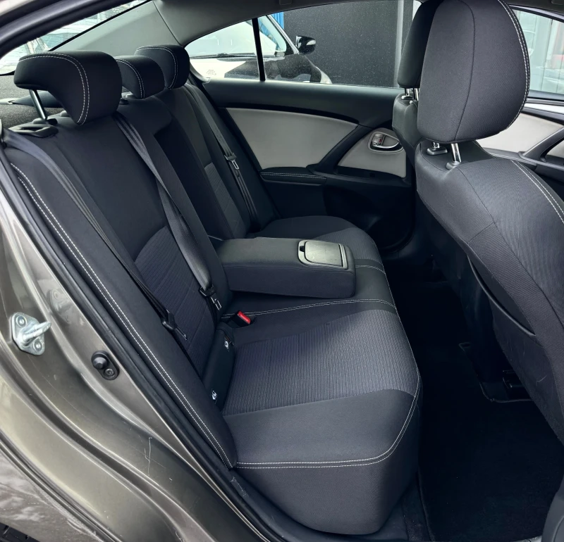 Toyota Avensis Първи собственик/Сервизна история, снимка 11 - Автомобили и джипове - 53045584