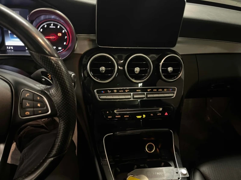 Mercedes-Benz C 300 * CARFAX * БЕЗ ПЪРВОНАЧАЛНА ВНОСКА, снимка 9 - Автомобили и джипове - 53079573