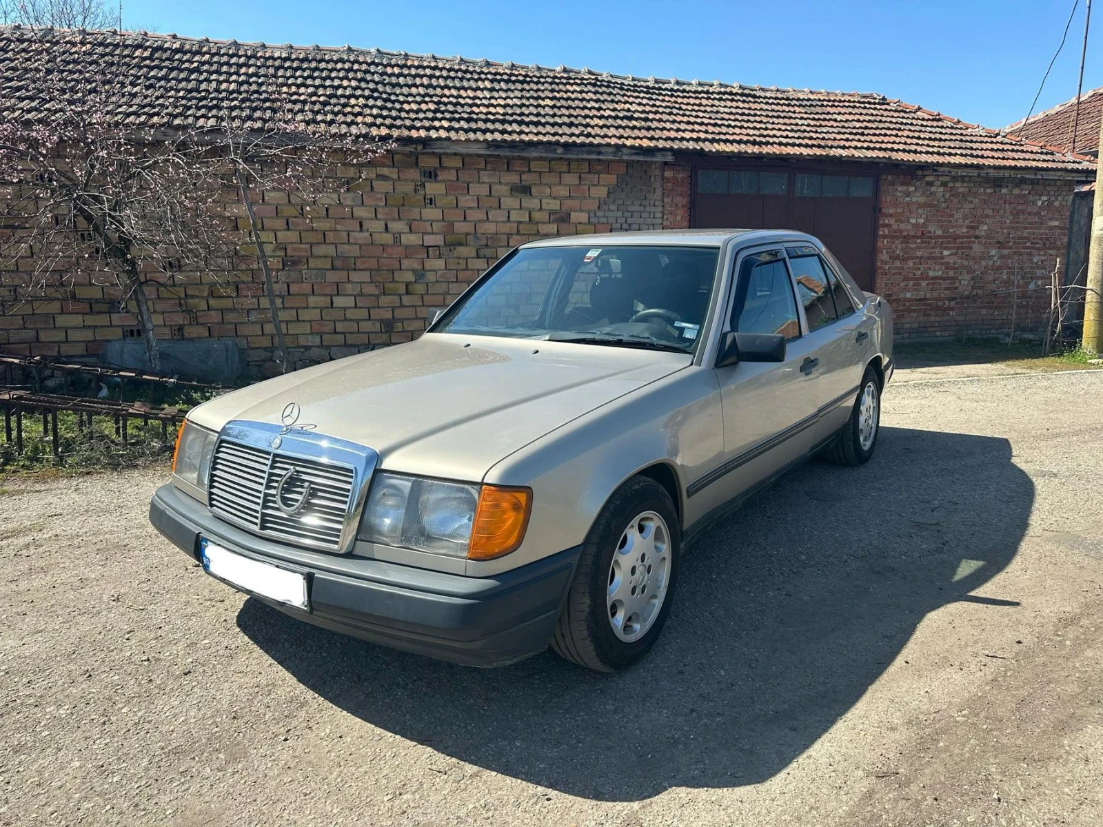 Mercedes-Benz 124, снимка 1