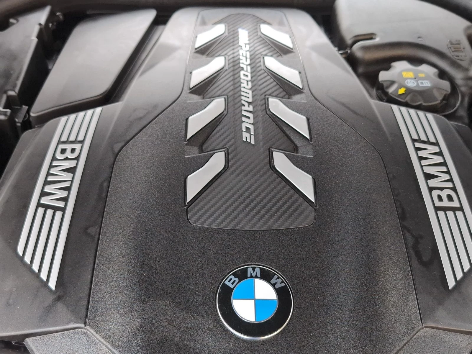 BMW 850 i M xDrive = Shadow Line= Carbon Roof Гаранция - изображение 9
