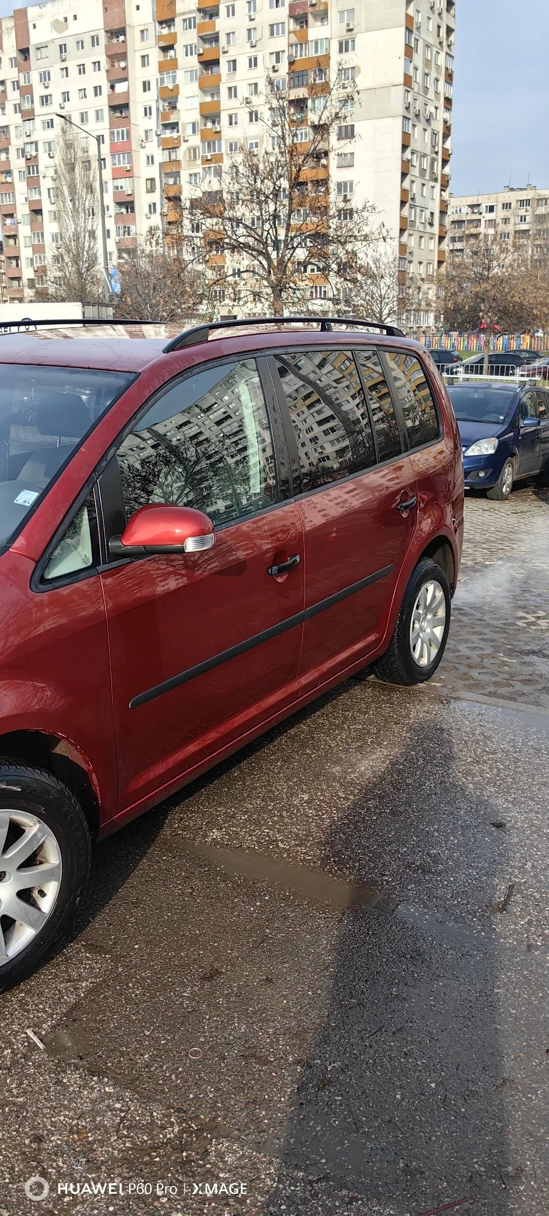 VW Touran Фабричен метан, снимка 2 - Автомобили и джипове - 52630025