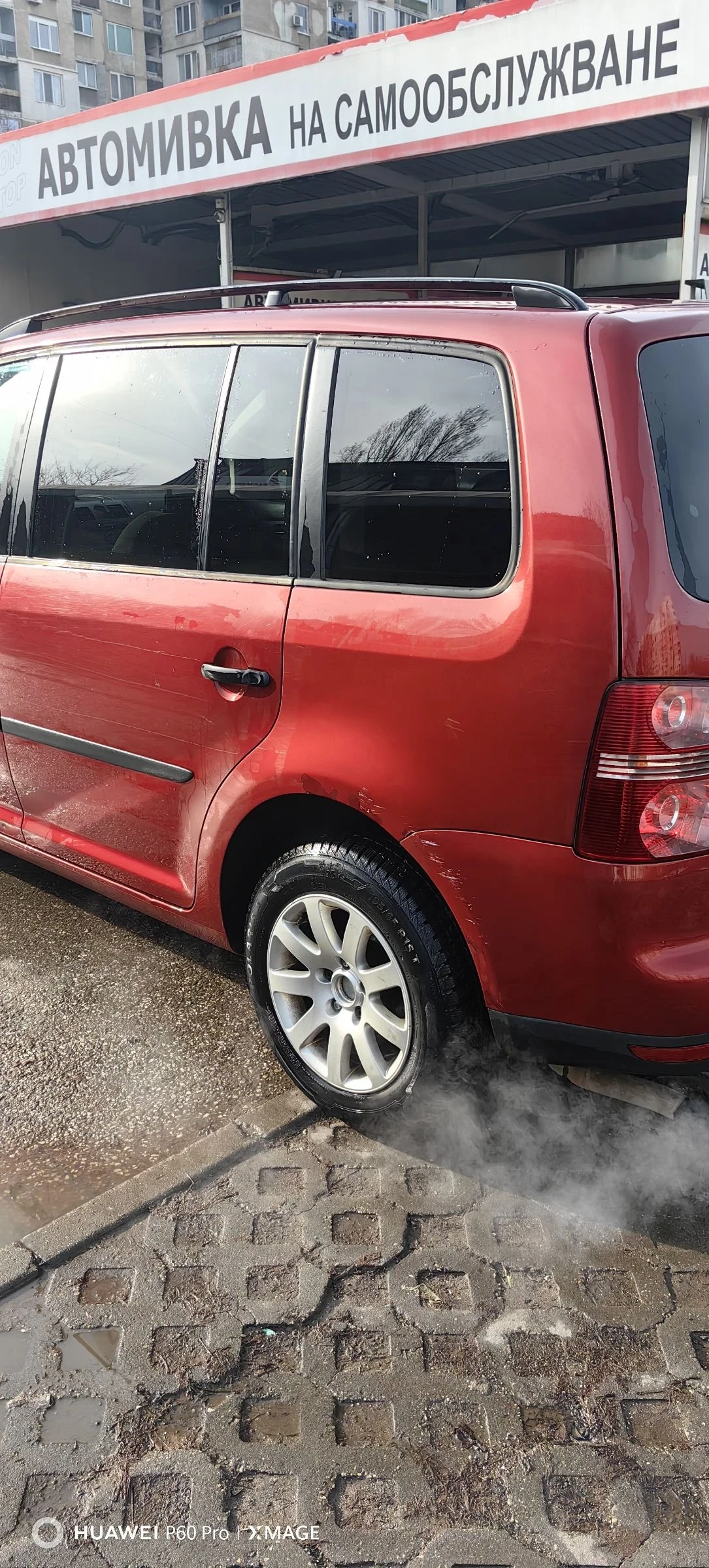 VW Touran Фабричен метан, снимка 3 - Автомобили и джипове - 52630025