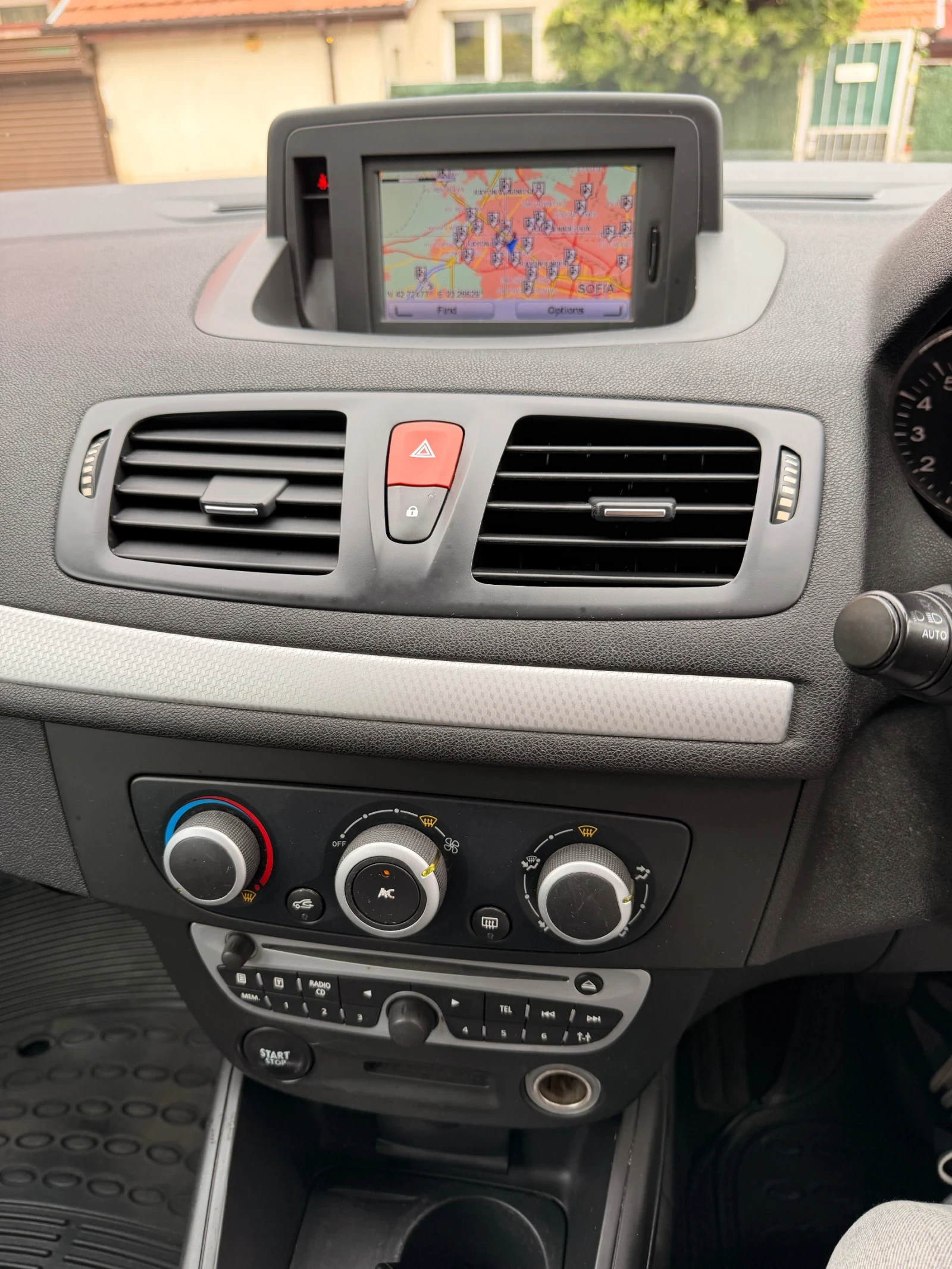 Renault Megane  Десен Волан Климатроник, снимка 10 - Автомобили и джипове - 56525950