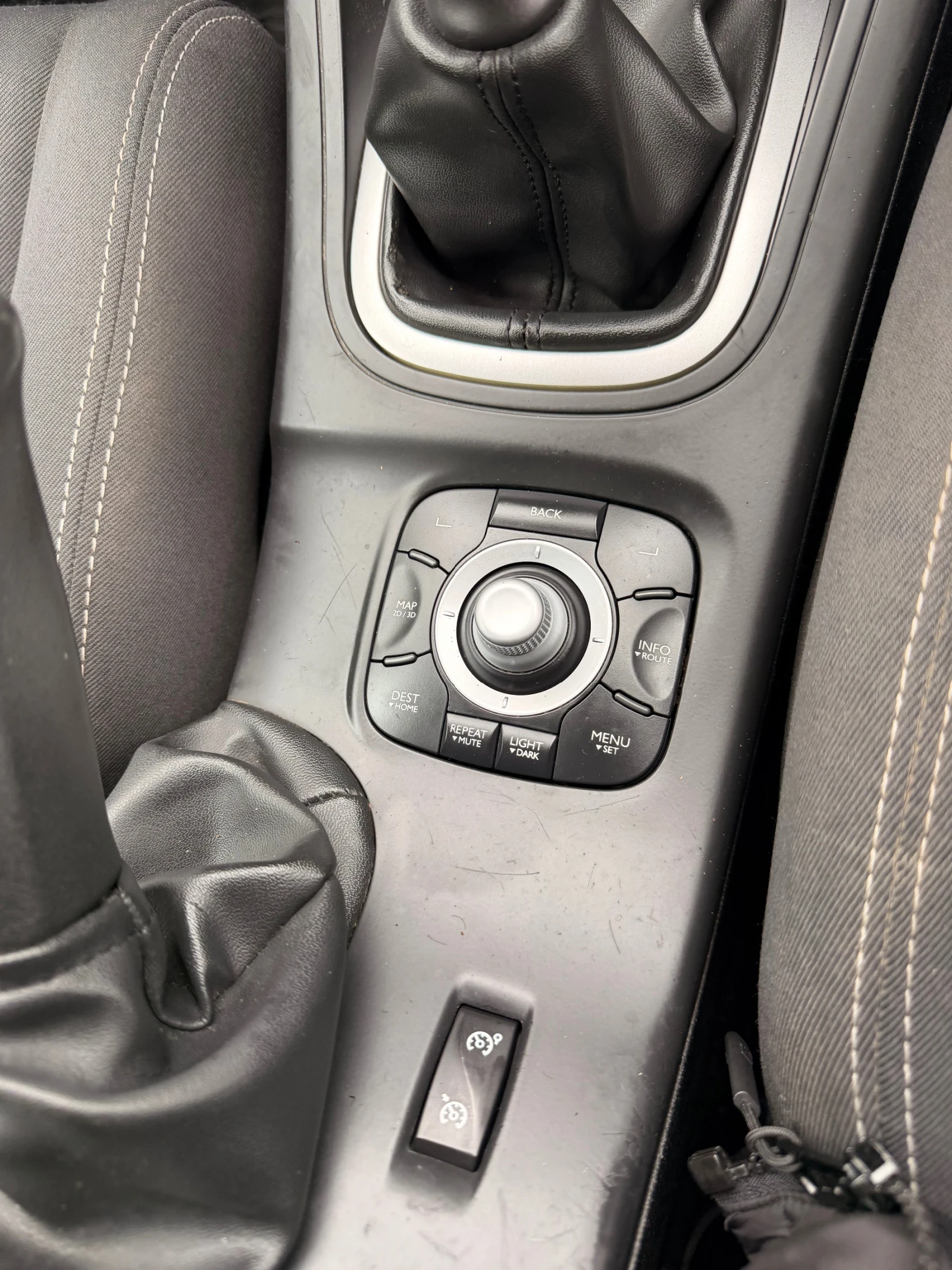 Renault Megane  Десен Волан Климатроник, снимка 11 - Автомобили и джипове - 56525950