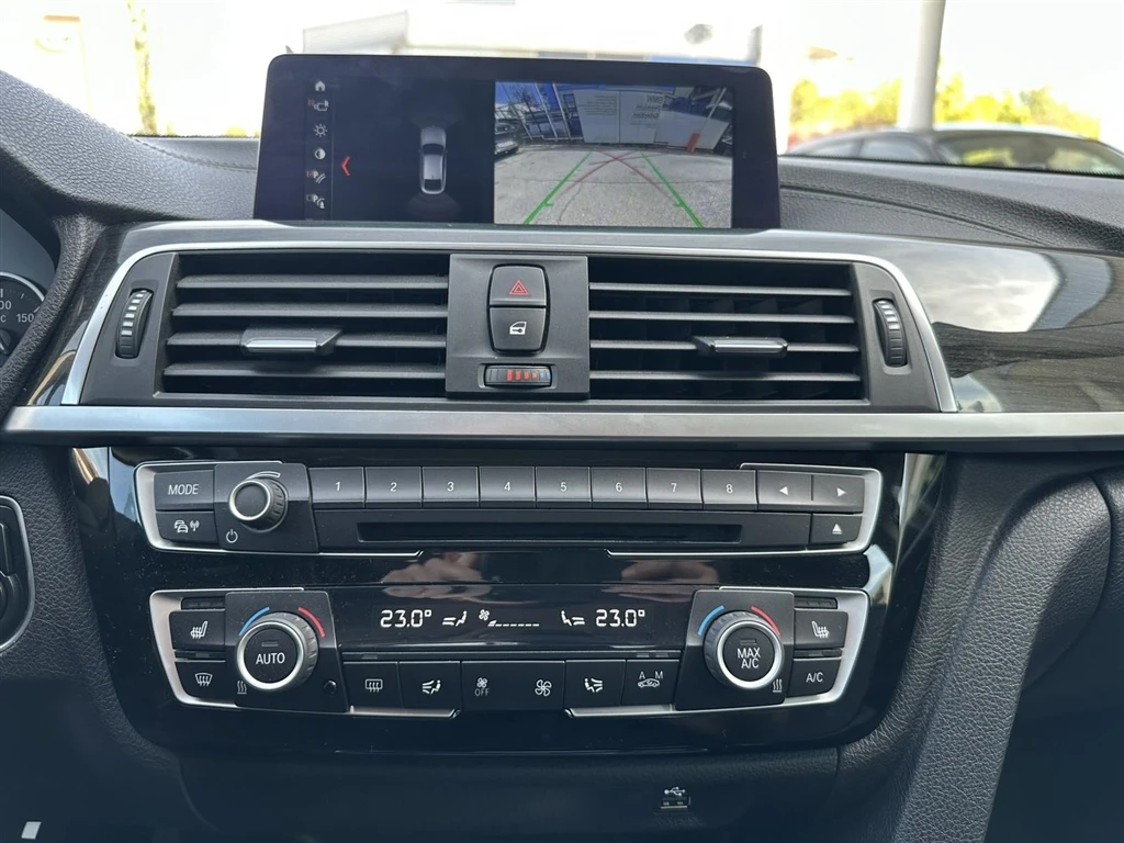 BMW 320 xDrive, снимка 10 - Автомобили и джипове - 56634041