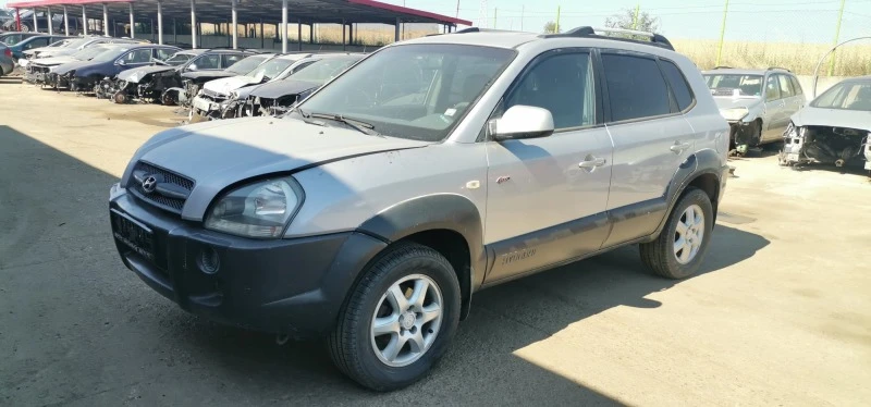 Hyundai Tucson 2.0, снимка 2 - Автомобили и джипове - 46425477