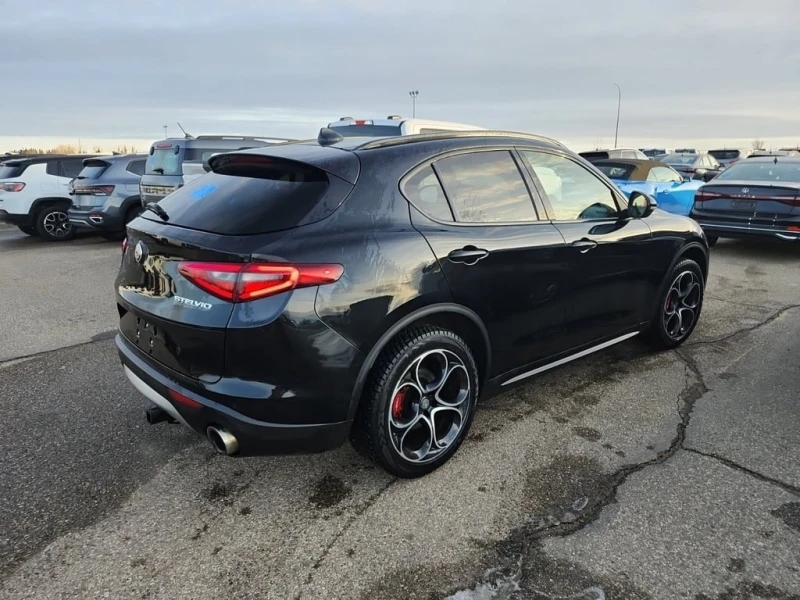 Alfa Romeo Stelvio * TI SPORT * CARFAX * БЕЗ ПЪРВОНАЧАЛНА ВНОСКА, снимка 3 - Автомобили и джипове - 53094958