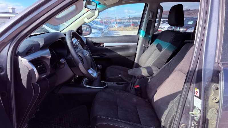 Toyota Hilux 2.4, снимка 9 - Автомобили и джипове - 53361189