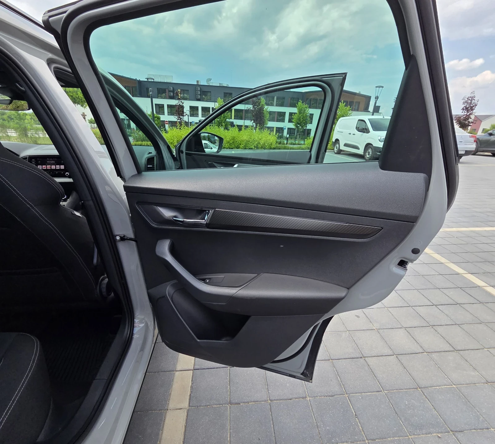 Skoda Karoq 4х4, снимка 6 - Автомобили и джипове - 55360085