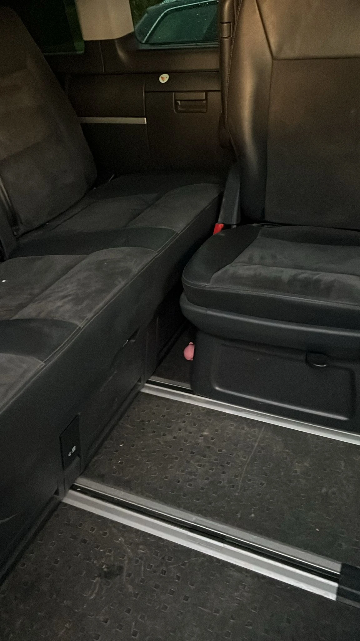 VW Multivan SWISS-EDITION 25 - изображение 5
