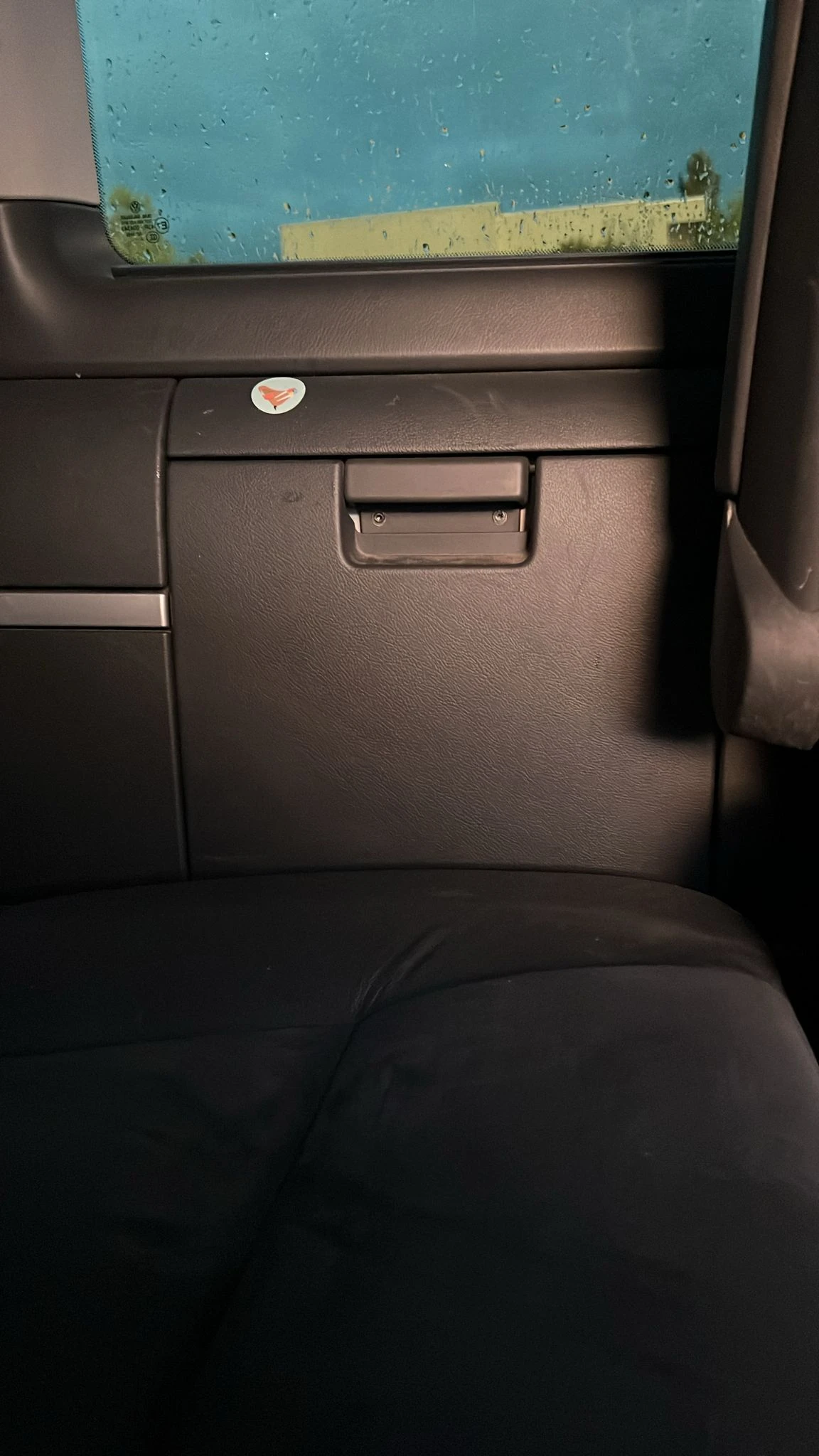 VW Multivan SWISS-EDITION 25 - изображение 4