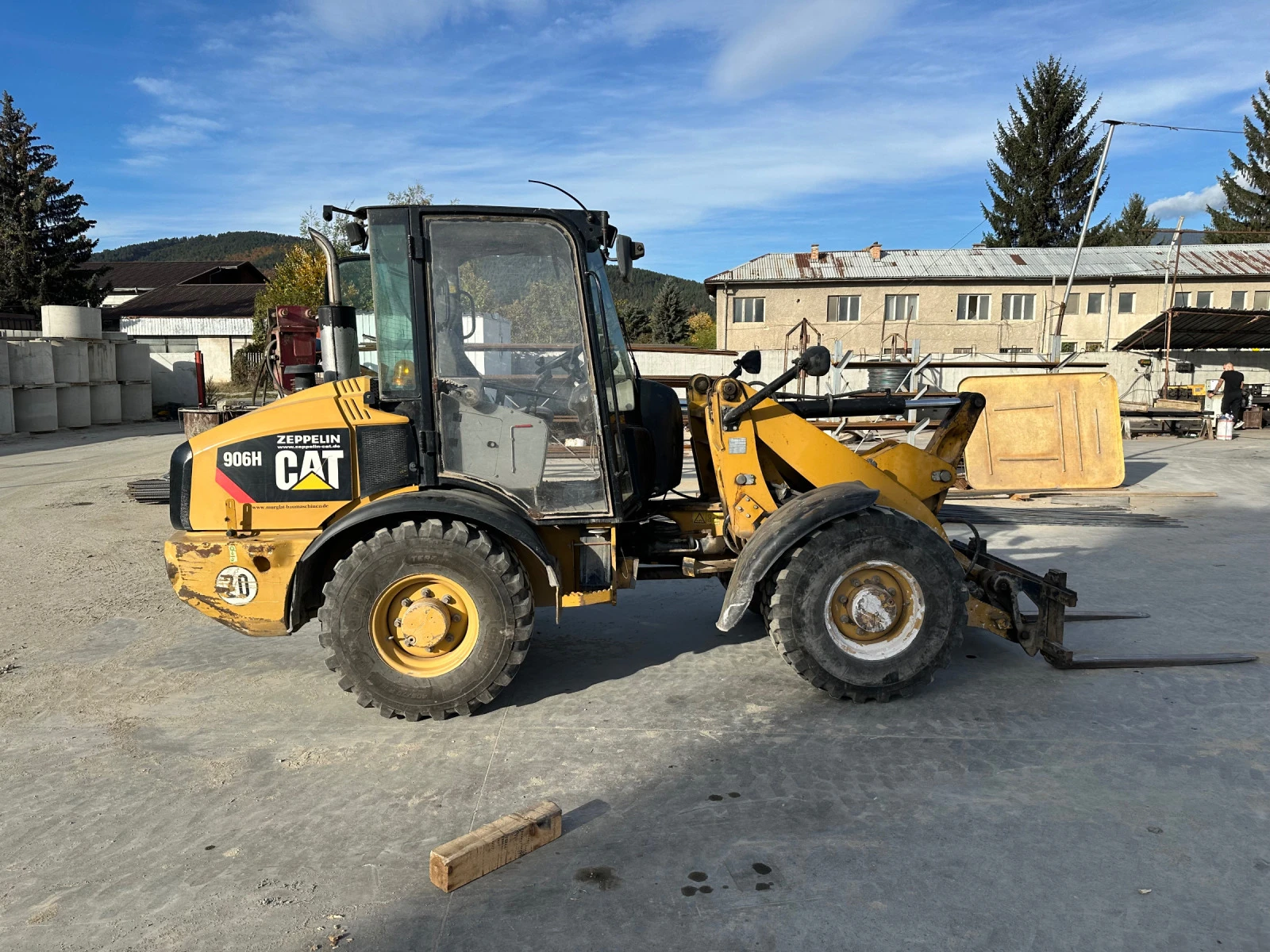 Мини челни товарачи Cat, снимка 1