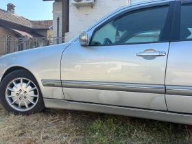 Mercedes-Benz E 200, снимка 10