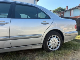 Mercedes-Benz E 200, снимка 11