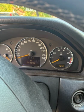 Mercedes-Benz E 200, снимка 4