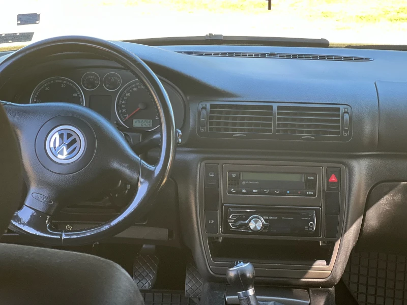 VW Passat, снимка 6 - Автомобили и джипове - 47216396