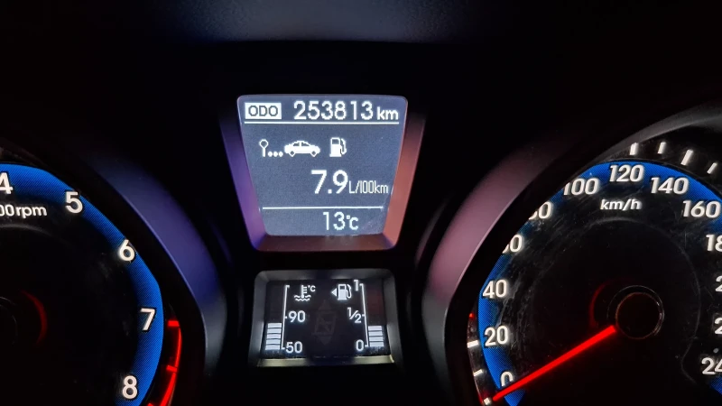 Hyundai I30  Газ/Бензин, снимка 17 - Автомобили и джипове - 52357140