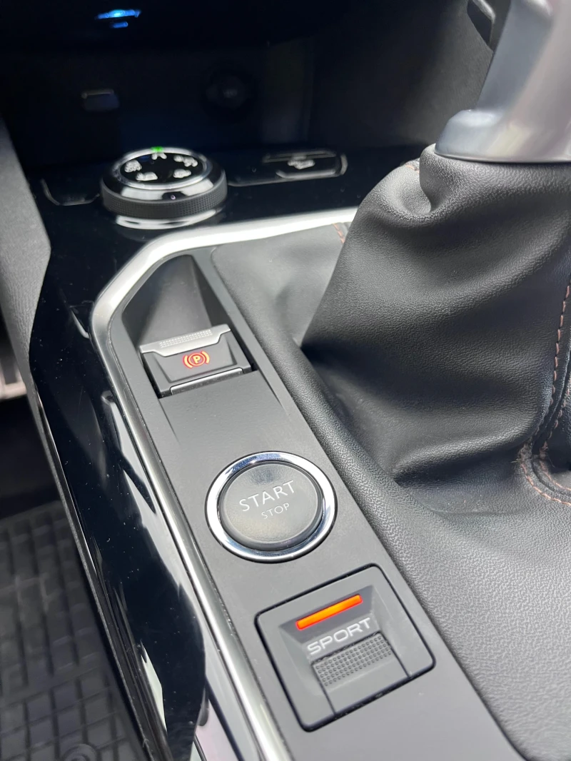 Peugeot 3008 2.0HDI GT-Line / Panorama, снимка 12 - Автомобили и джипове - 51456829