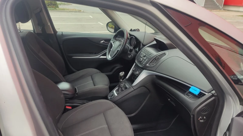 Opel Zafira Tourer, снимка 8 - Автомобили и джипове - 52186401