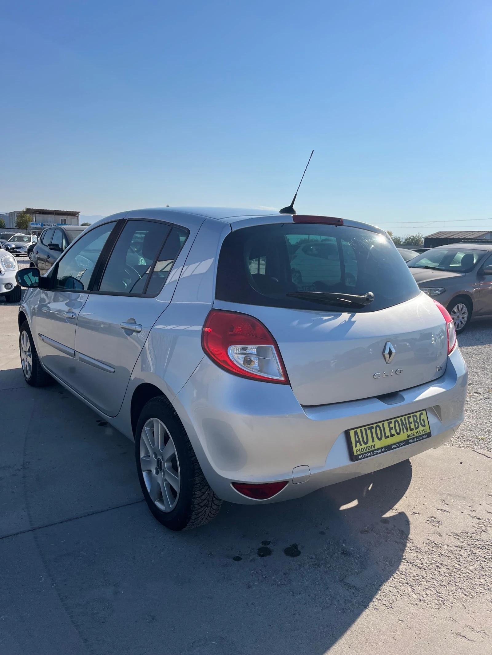 Renault Clio 1.2i ЮБИЛЕЙНА - изображение 5