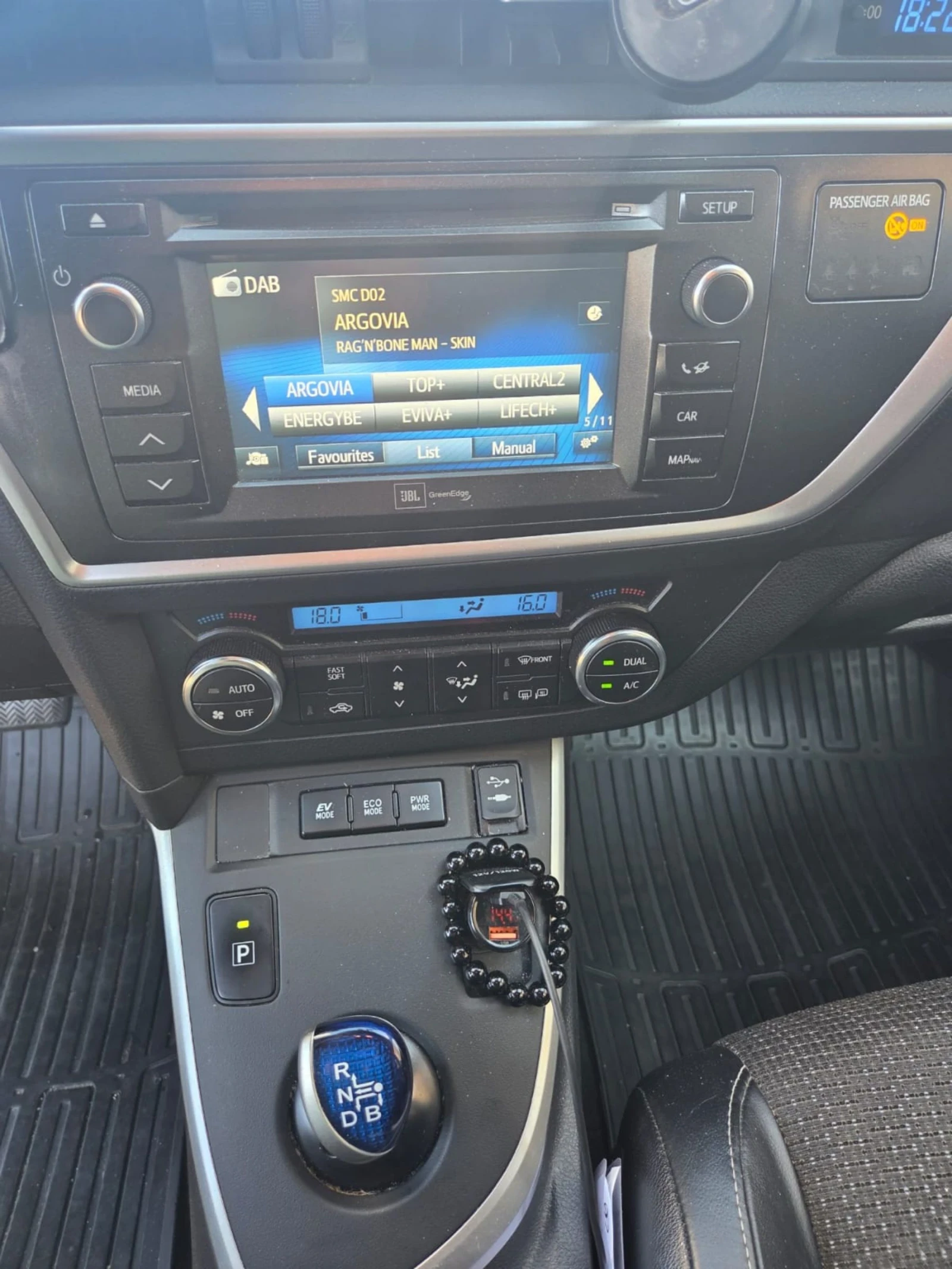 Toyota Auris 1.8 Бензин/електричество ШВЕЙЦАРИЯ - изображение 8