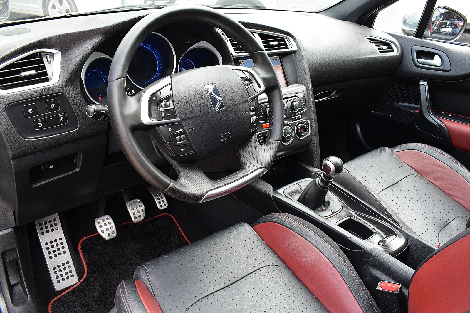 Citroen DS4 1.6ШВЕЙЦАРИЯ/МАСАЖ/КЛИМАТРОНИК/АВТОПИЛОТ/КОЖА/НАВИ - изображение 9