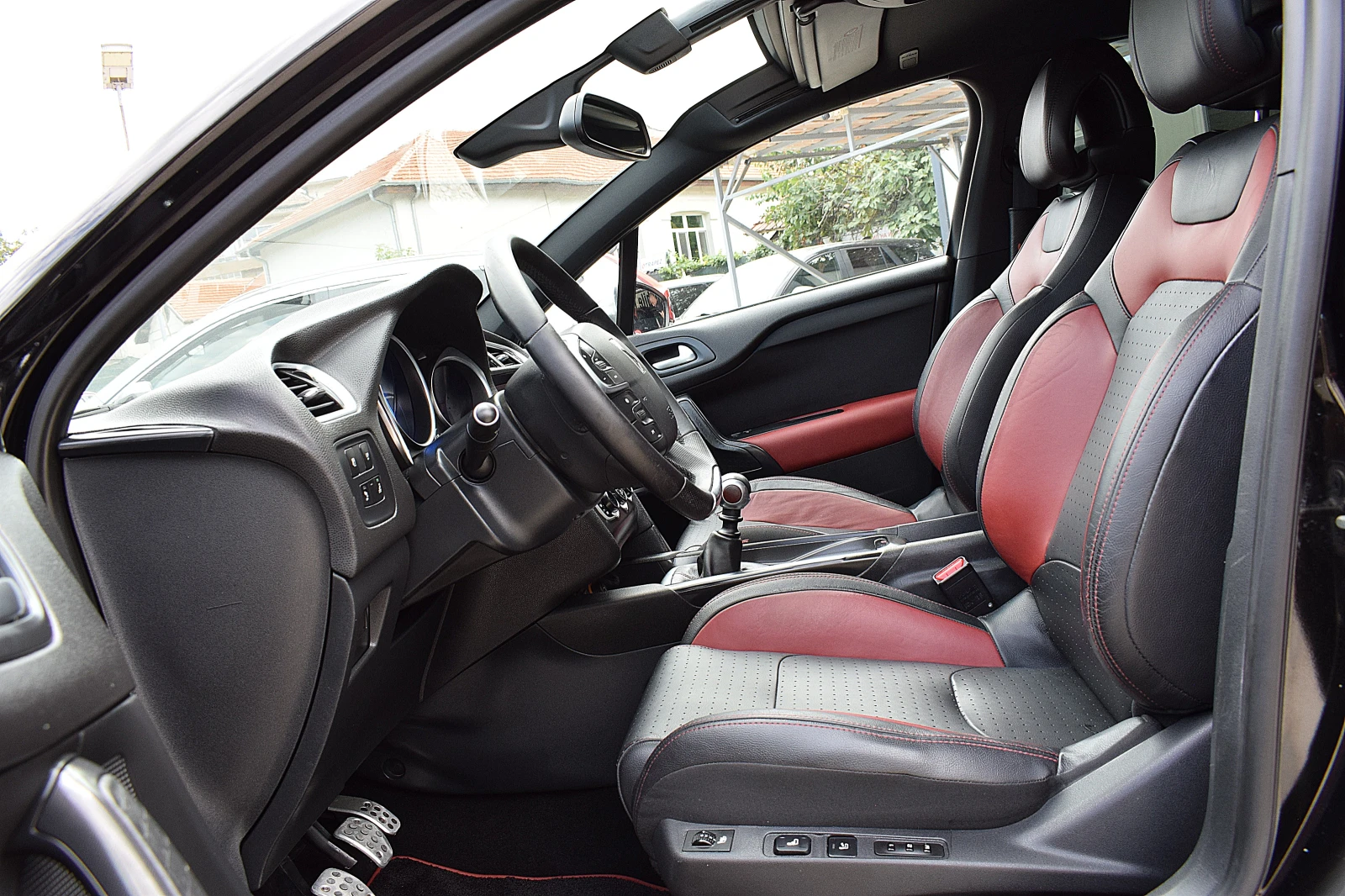 Citroen DS4 1.6ШВЕЙЦАРИЯ/МАСАЖ/КЛИМАТРОНИК/АВТОПИЛОТ/КОЖА/НАВИ - изображение 8