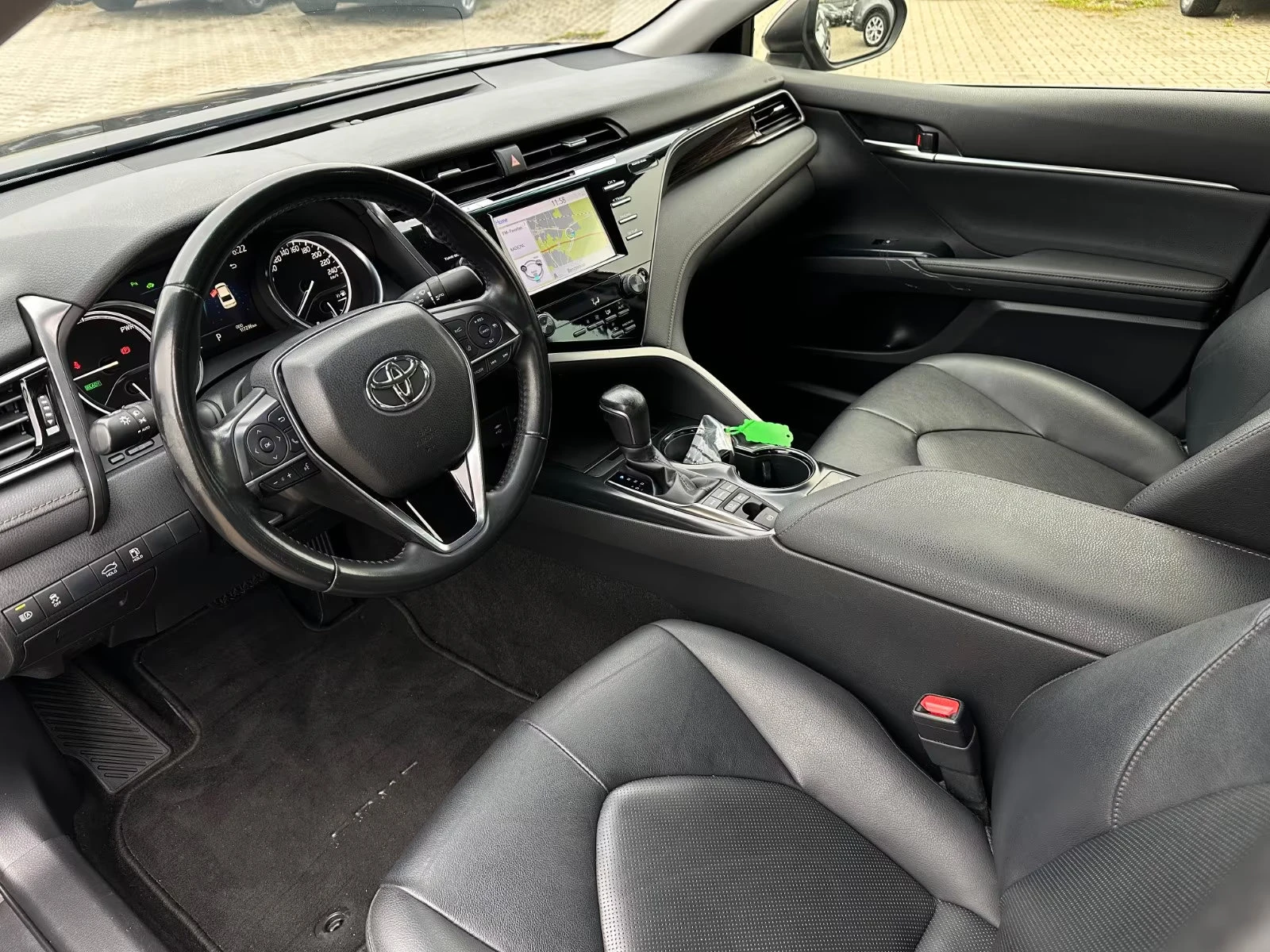 Toyota Camry 2.5HEV/LUXURY/208HP/ACC/CARPLAY/BSA/KLESS/LED/936f - изображение 8