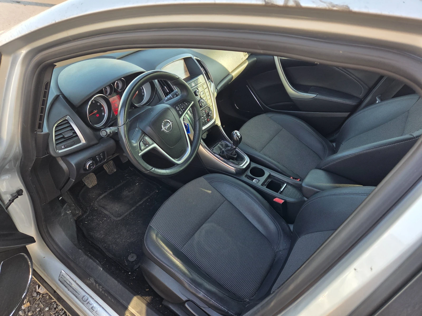 Opel Astra 1, 400 TURBO EURO5B  - изображение 6