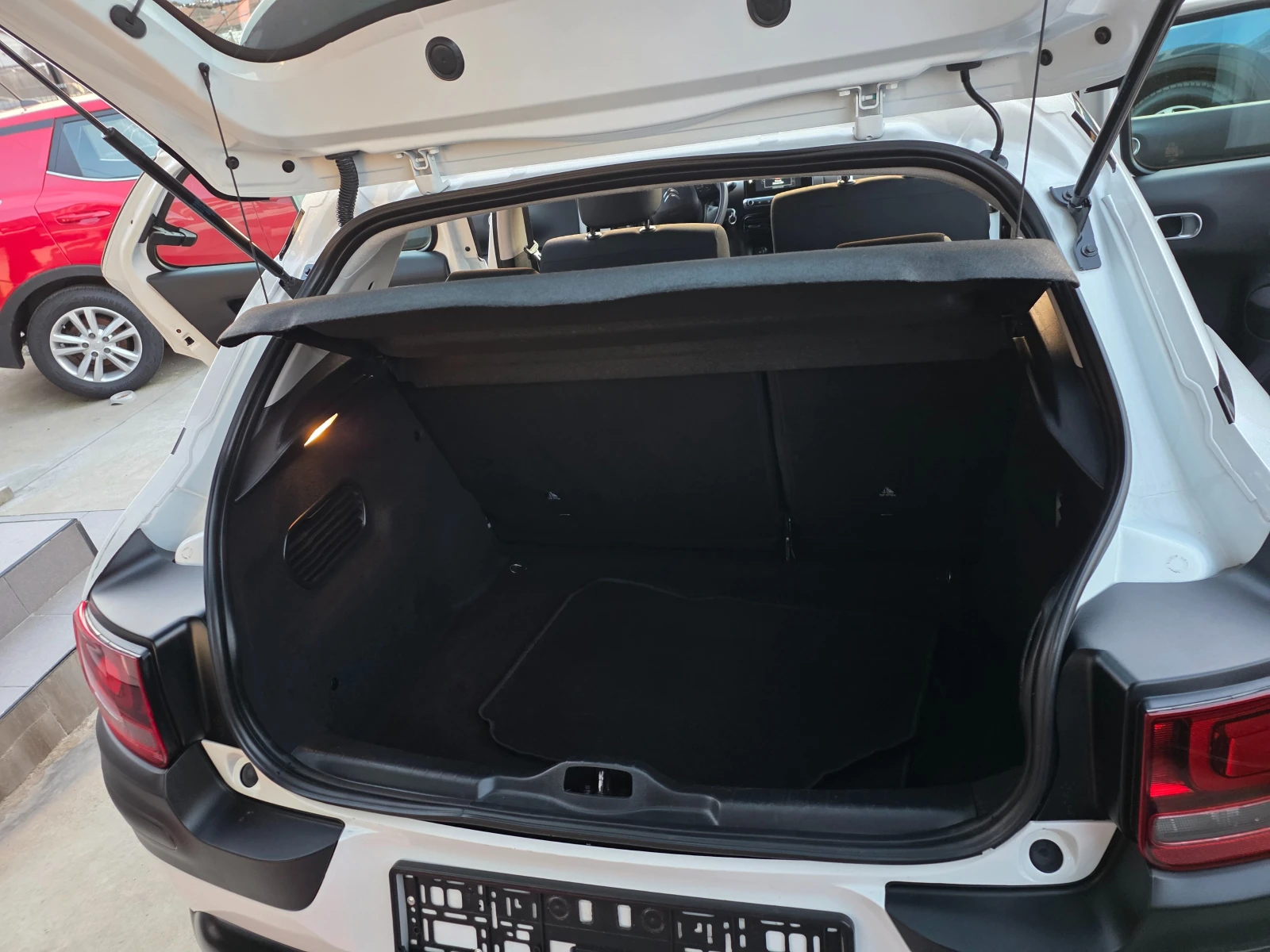 Citroen C4 Cactus 111631 km 1.2 I-82к.с EURO 6b-2017г-ШВЕЙЦАРИЯ , снимка 14 - Автомобили и джипове - 53773723