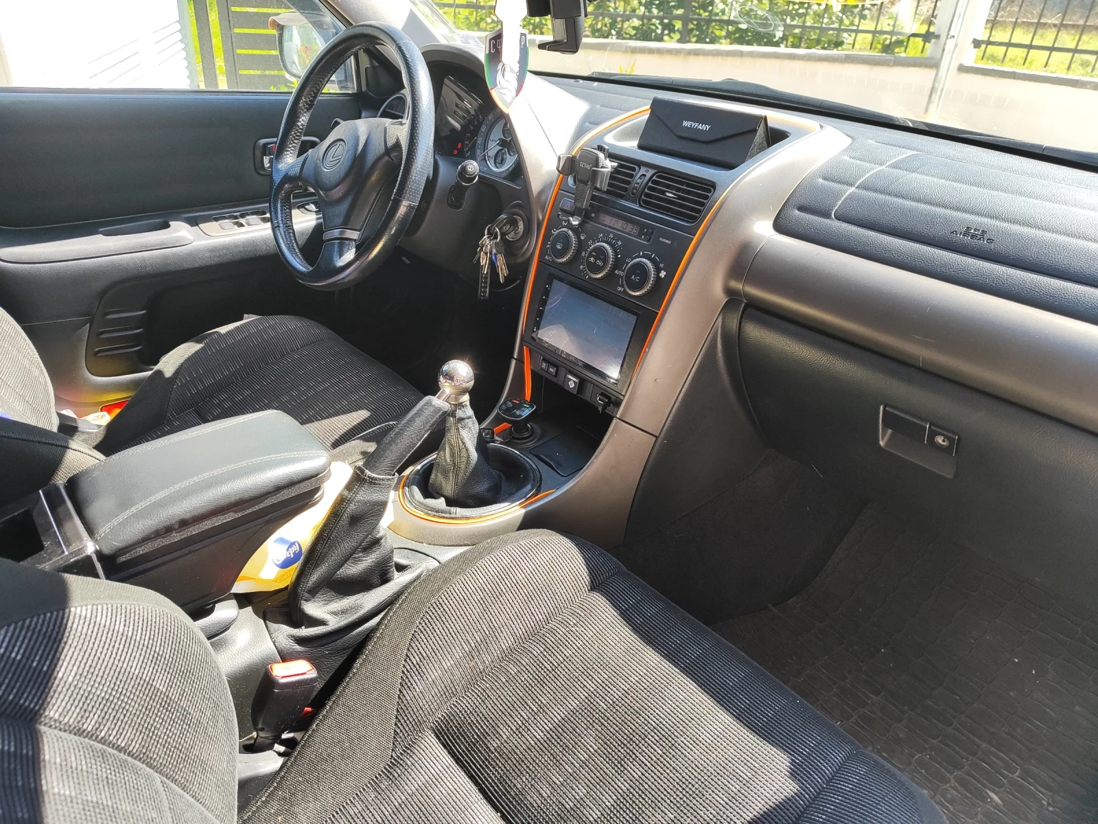 Lexus IS 2.0, снимка 11 - Автомобили и джипове - 54049332