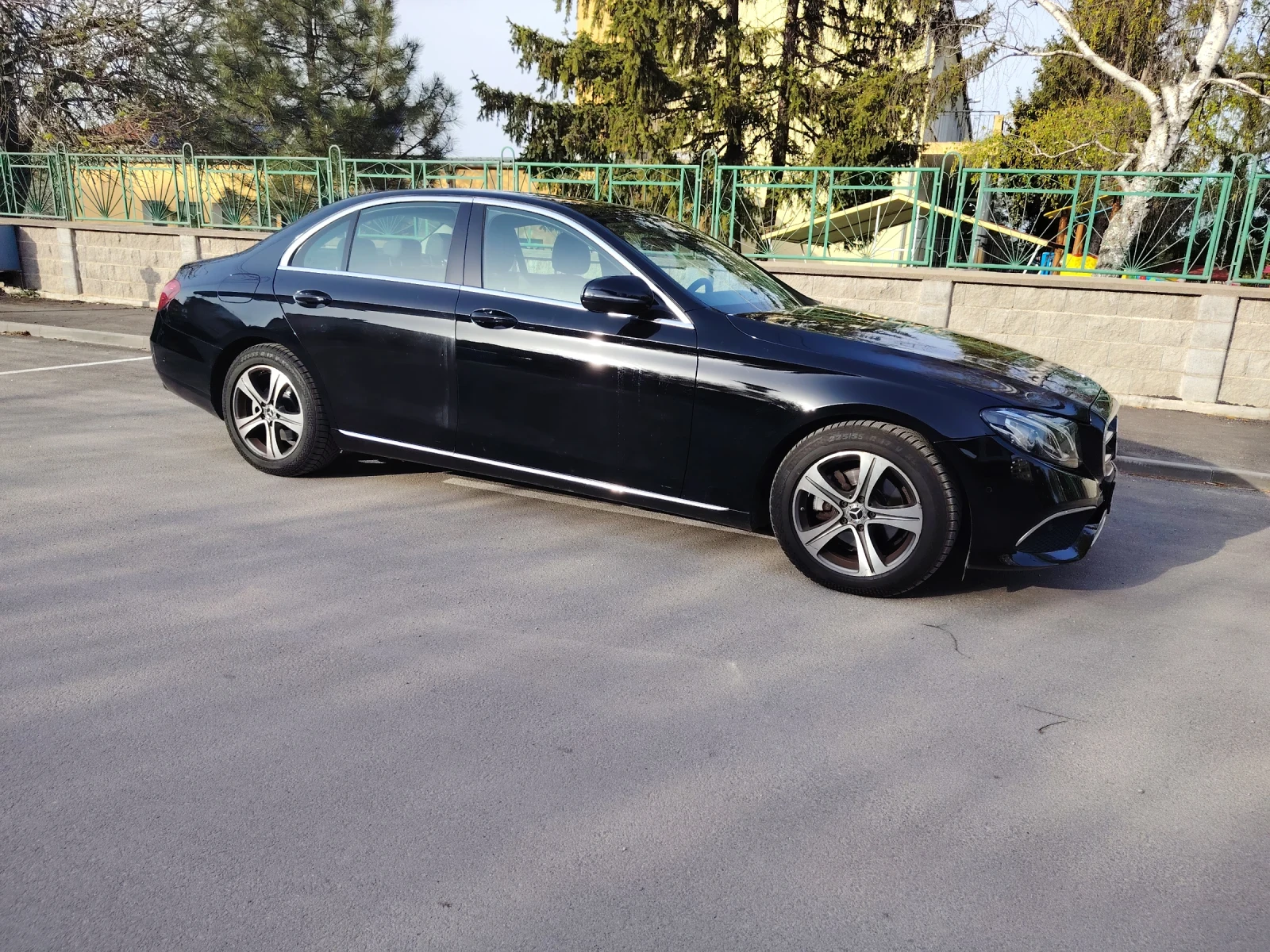 Mercedes-Benz E 220 Обслужена, Digital, САМОПАРКИРАНЕ, 9g, снимка 9 - Автомобили и джипове - 54219846