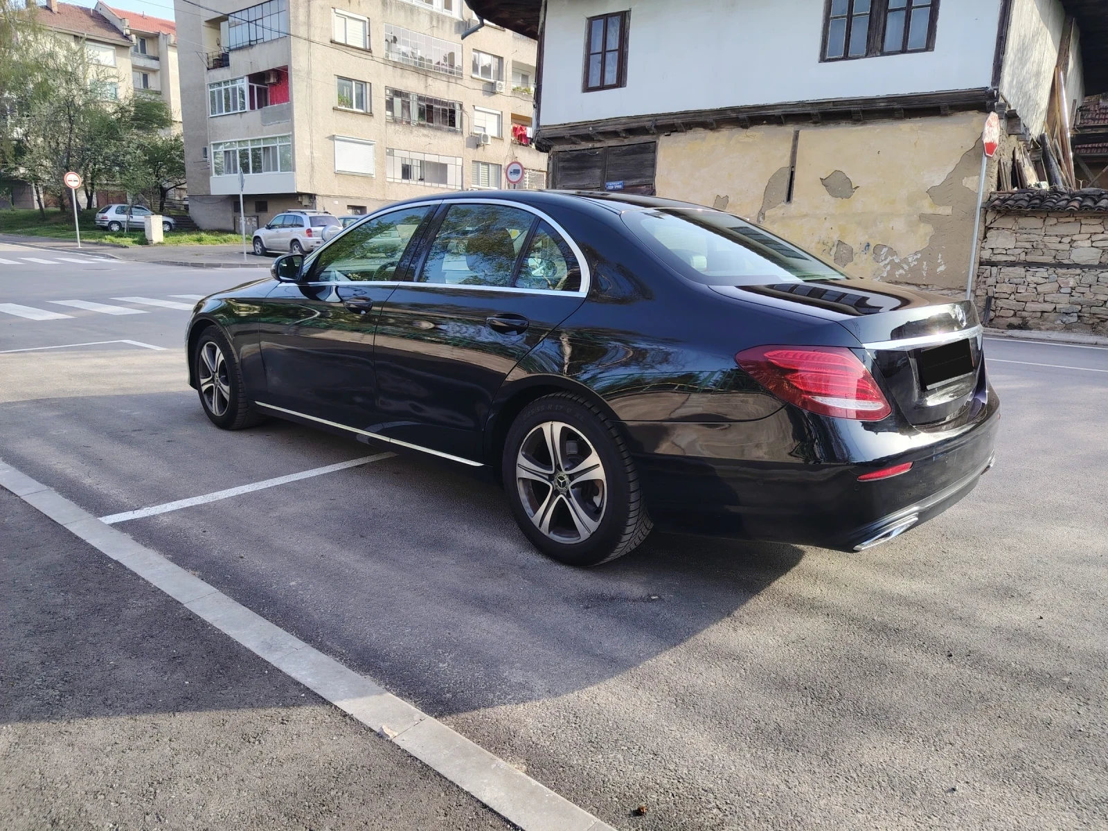 Mercedes-Benz E 220 Обслужена, Digital, САМОПАРКИРАНЕ, 9g, снимка 4 - Автомобили и джипове - 54219846