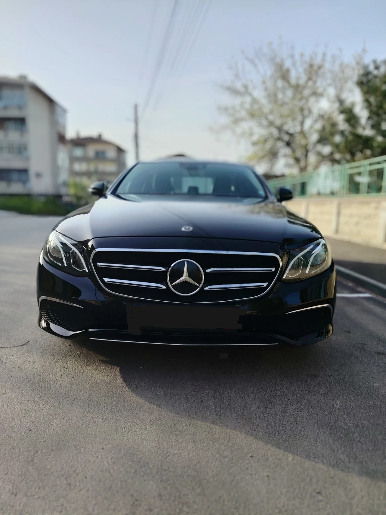 Mercedes-Benz E 220 Обслужена, Digital, САМОПАРКИРАНЕ, 9g, снимка 2 - Автомобили и джипове - 54219846