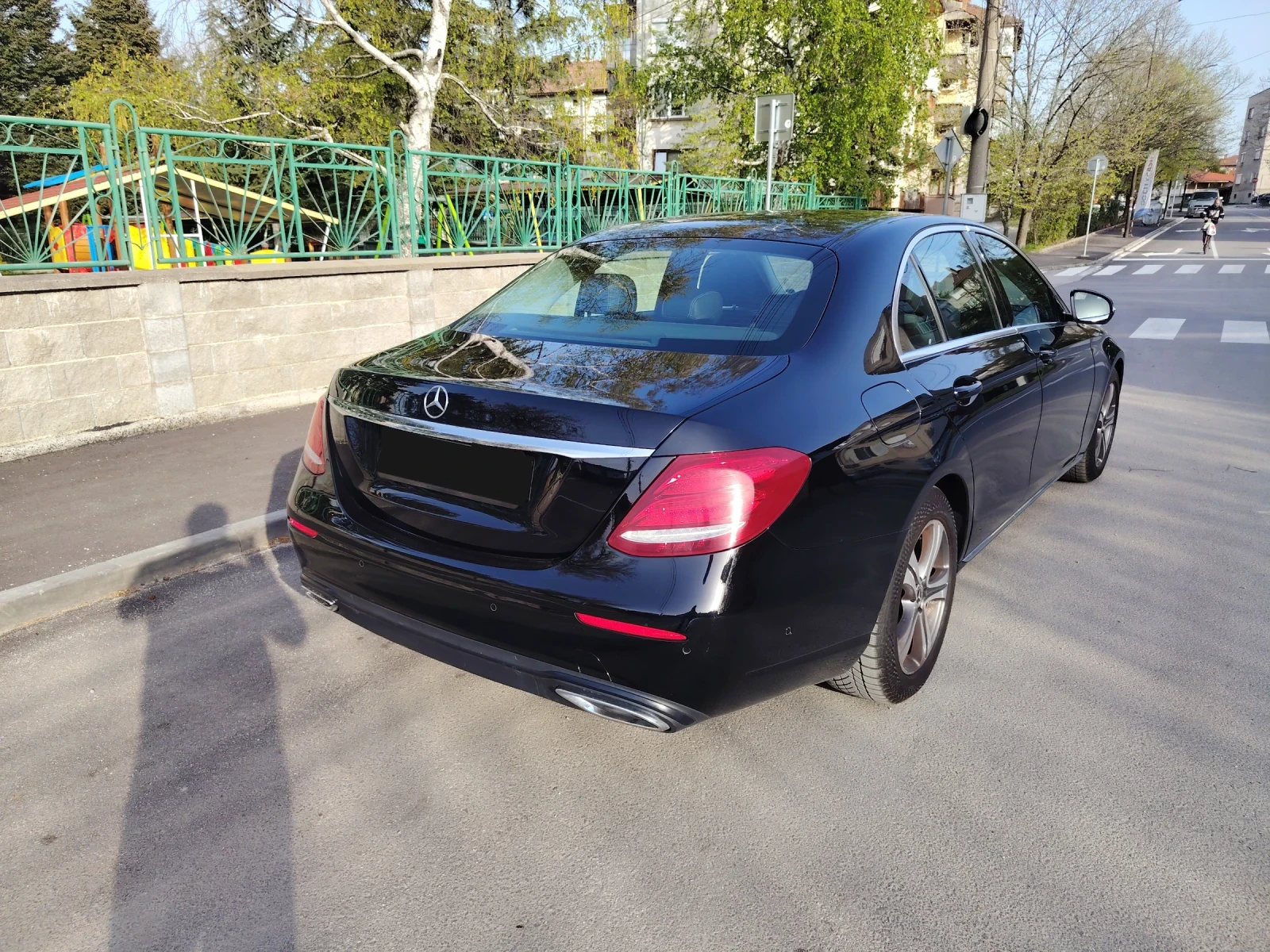 Mercedes-Benz E 220 Обслужена, Digital, САМОПАРКИРАНЕ, 9g, снимка 6 - Автомобили и джипове - 54219846