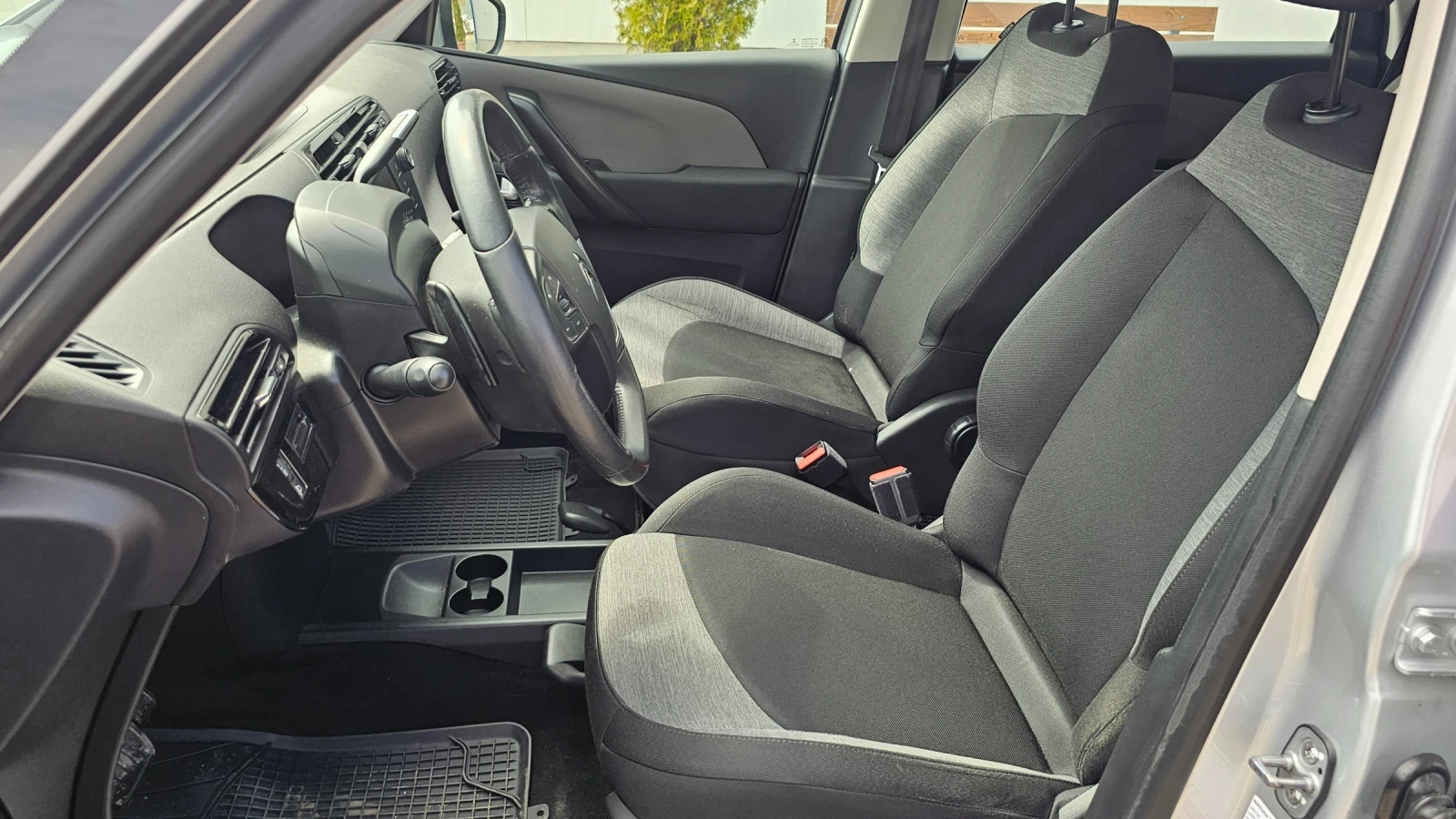 Citroen C4 Picasso 1.6 HDi Автоматик , снимка 10 - Автомобили и джипове - 54230479