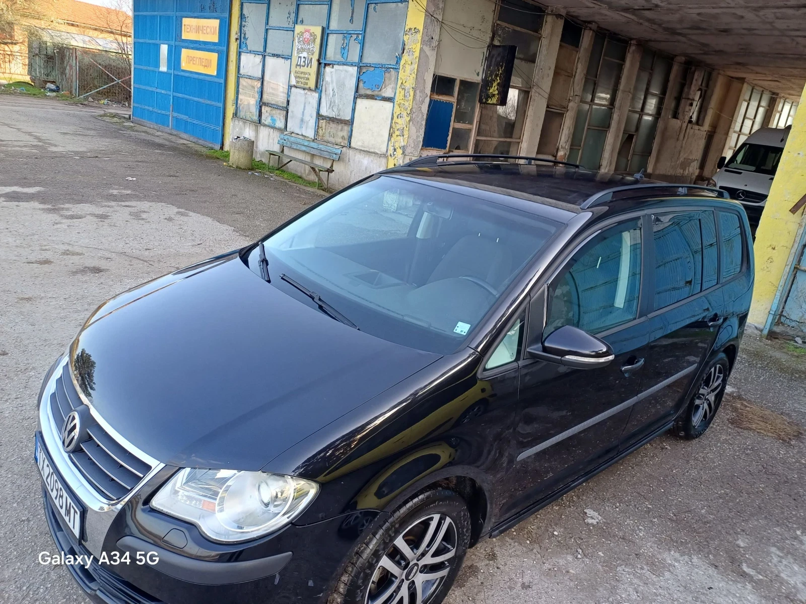 VW Touran 1.9, снимка 2 - Автомобили и джипове - 54585241