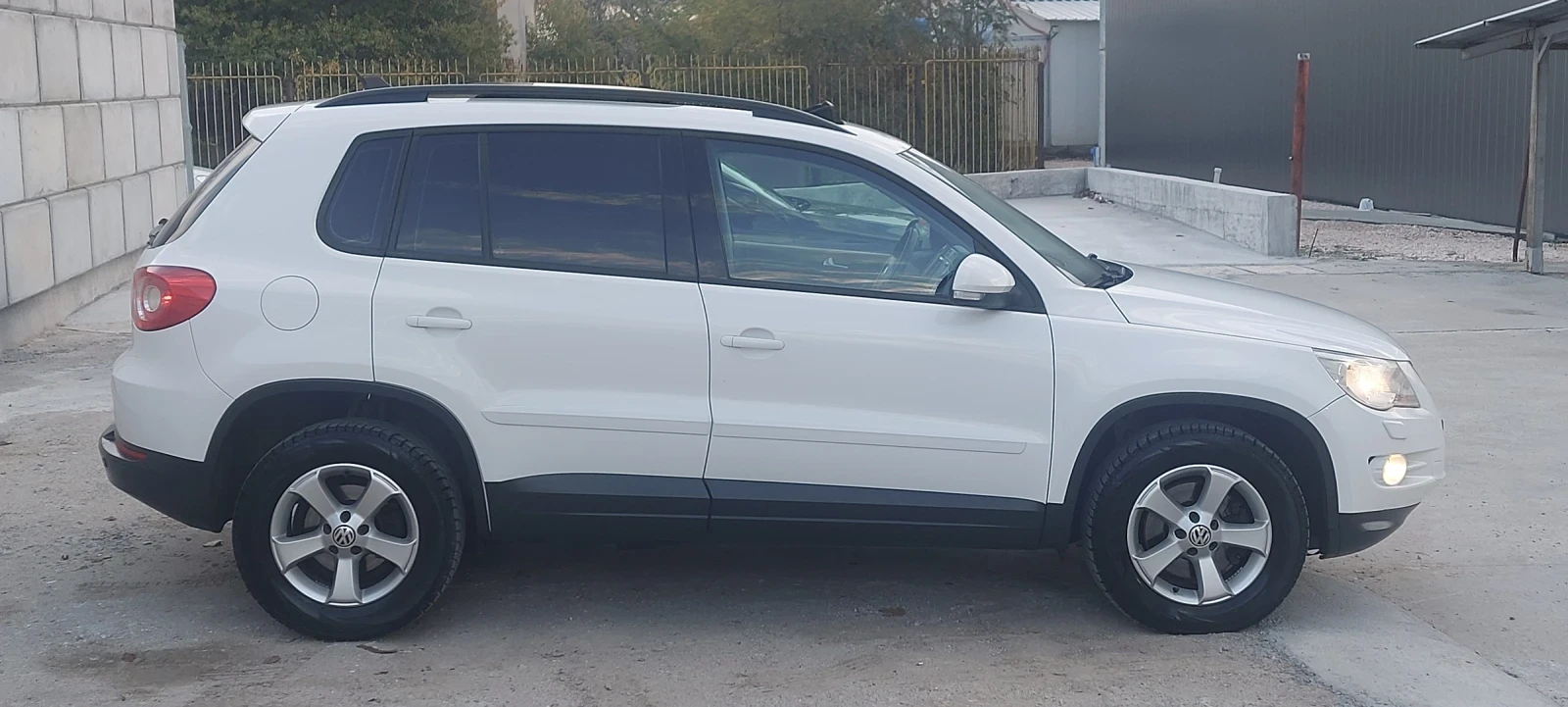 VW Tiguan 2.0TDI CR AUTO PANORAMA NAVI, снимка 12 - Автомобили и джипове - 54598915