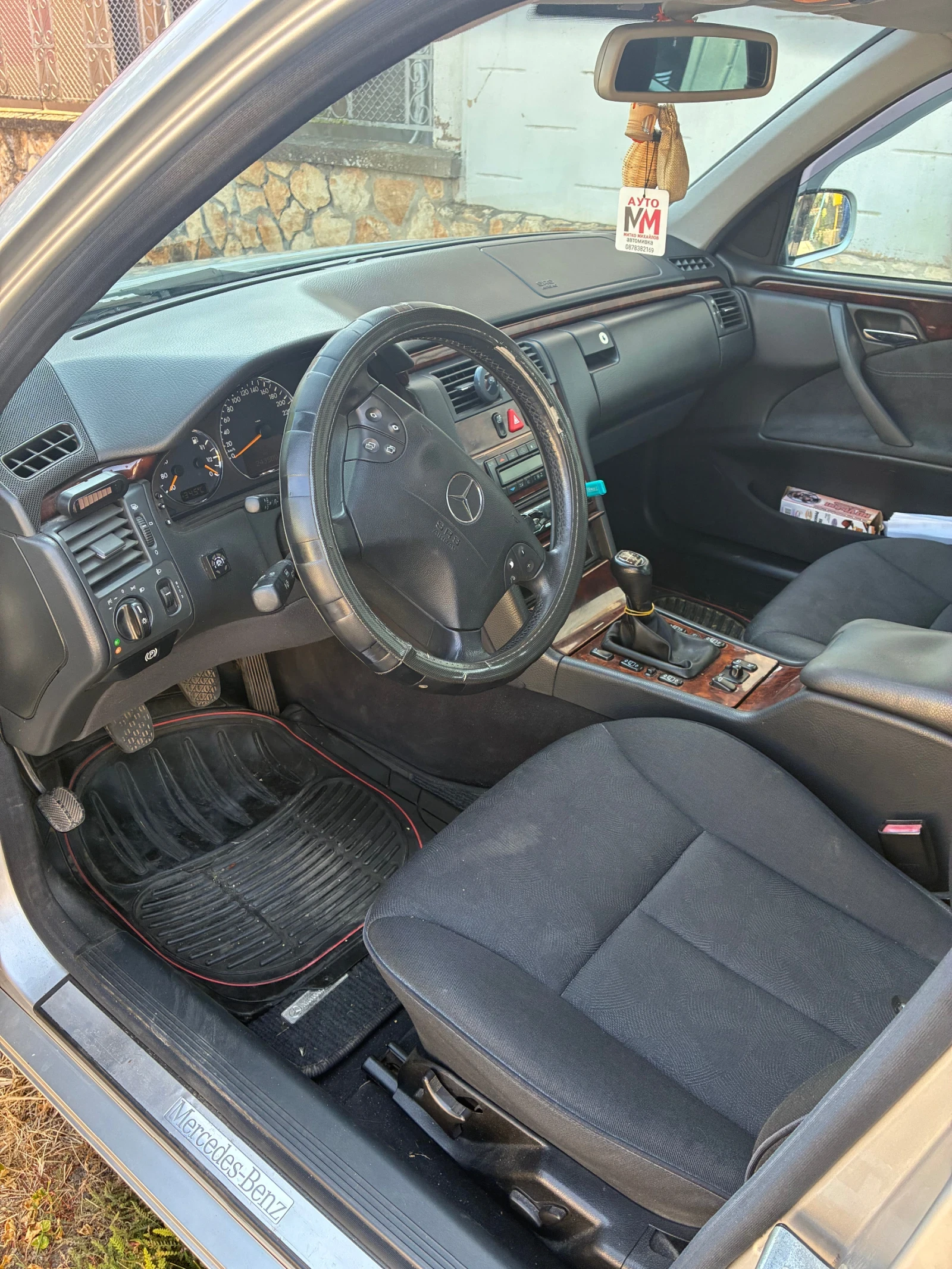 Mercedes-Benz E 200, снимка 3 - Автомобили и джипове - 55902366