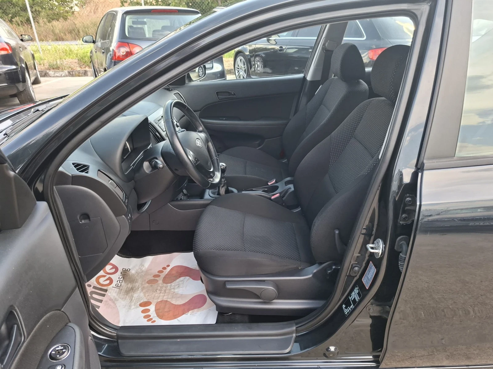 Hyundai I30 1.6CRDi 6 ск., снимка 10 - Автомобили и джипове - 55942359
