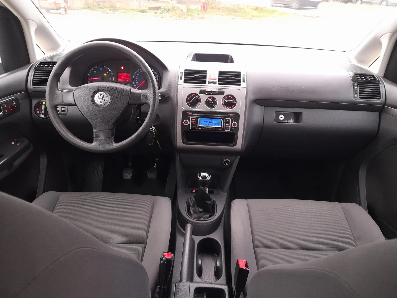 VW Touran FACELIFTE 1.9 TDI 6ск., снимка 7 - Автомобили и джипове - 56741465