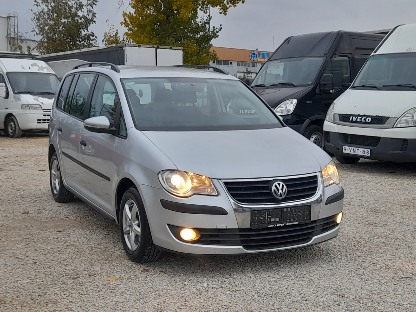 VW Touran FACELIFTE 1.9 TDI 6ск., снимка 2 - Автомобили и джипове - 56741465