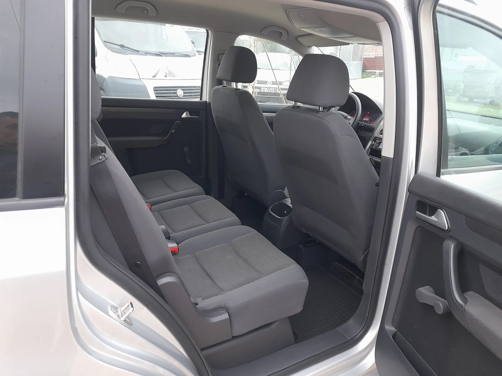 VW Touran FACELIFTE 1.9 TDI 6ск., снимка 9 - Автомобили и джипове - 56741465